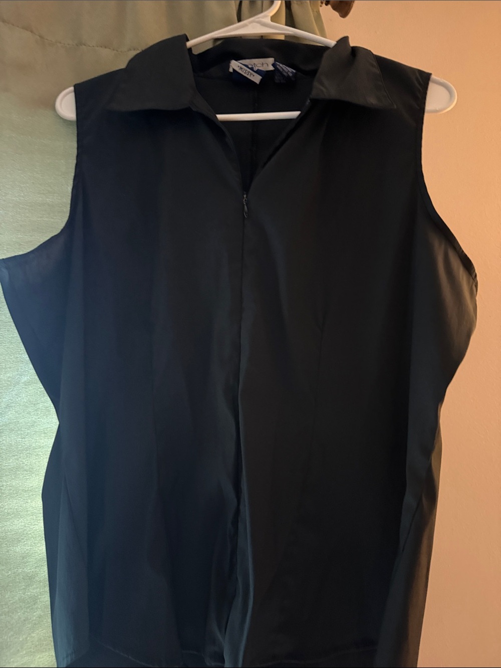 Women's zip up Sleeveless Black Collared Top